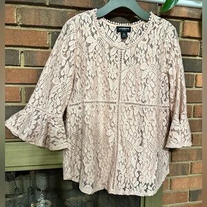 😭 Liz Claiborne bell sleeves lace top.excellent condition.